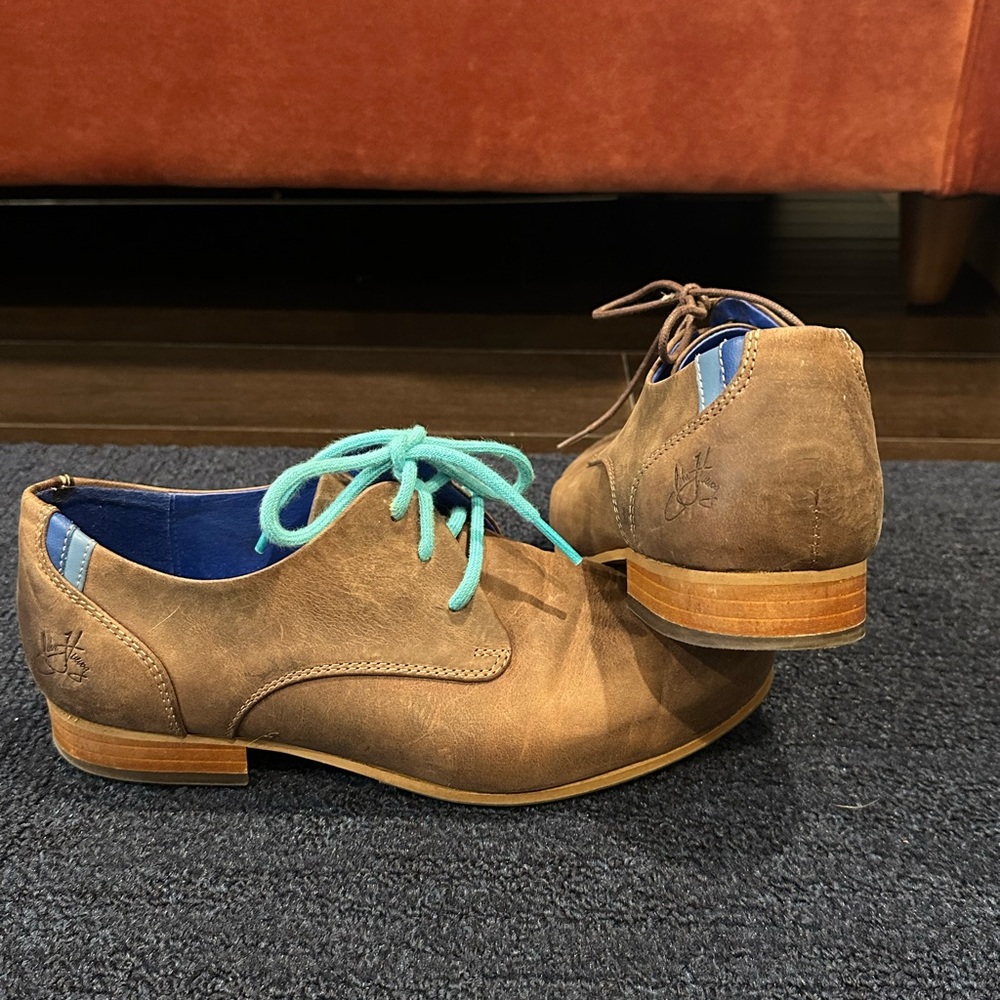 Brown Leather Fluevogs: CBC Brown. Women’s 9.5/Men’s 7.5.